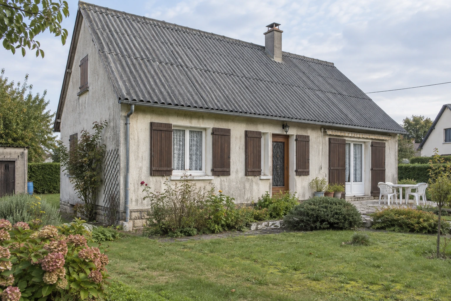 Vendre une maison avec un toit en amiante : ce qu’il faut savoir